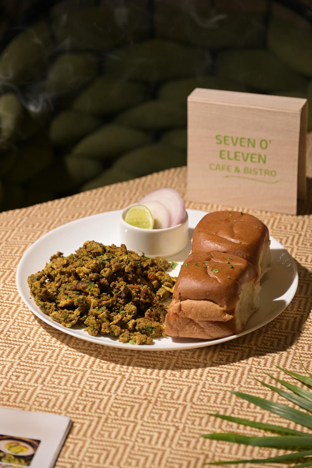 Seven O' Eleven cafe interior