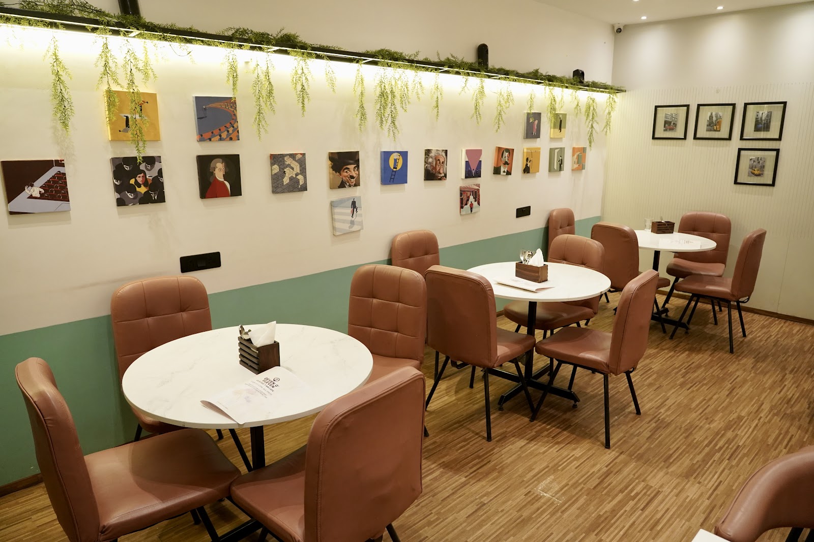 Seven O' Eleven cafe interior
